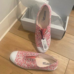 NWT Hampton Canvas Plum Shoes in Phoebe